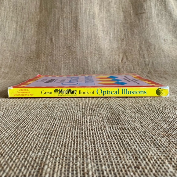 Book of Optical Illusions by GREAT MINDWARE “Brainy Toys for Kids of All Ages” - Picture 5 of 12